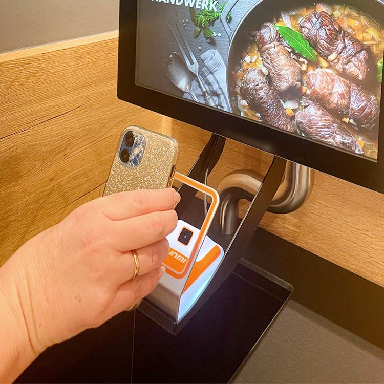 Mit QR-Code zahlen im 16/7 Shop